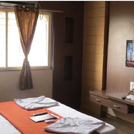 סולאפור Hotel Vikrant Palace מראה חיצוני תמונה