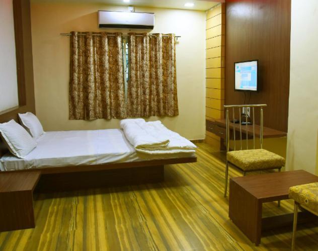 סולאפור Hotel Vikrant Palace מראה חיצוני תמונה