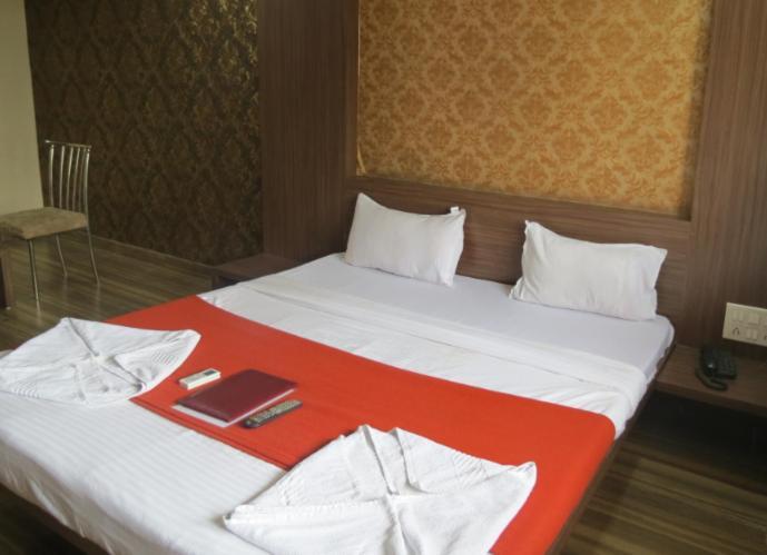 סולאפור Hotel Vikrant Palace מראה חיצוני תמונה